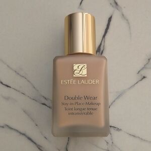 Estee Lauder dobre wear stay in place makeup